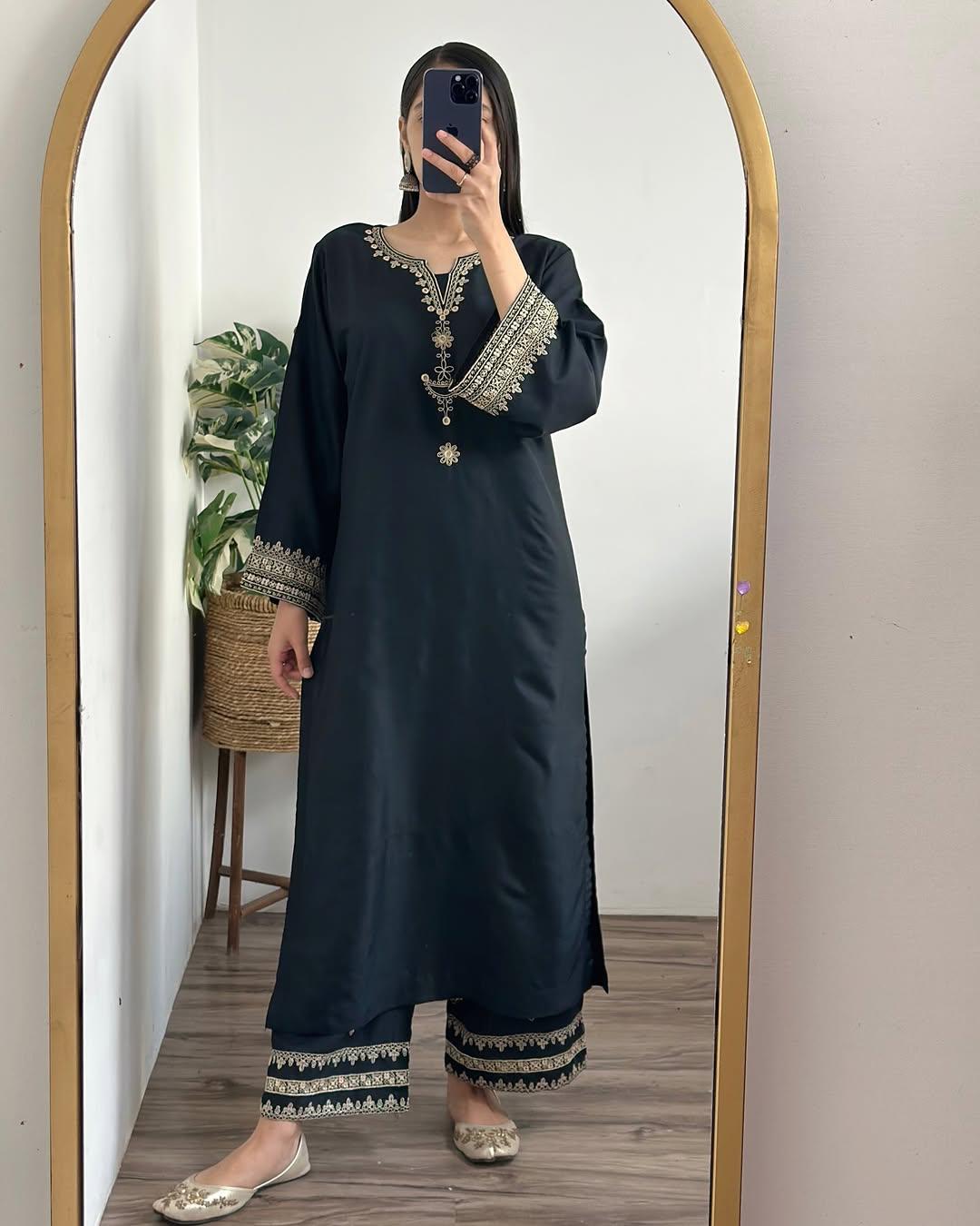 Black Iris Emb 2Pc