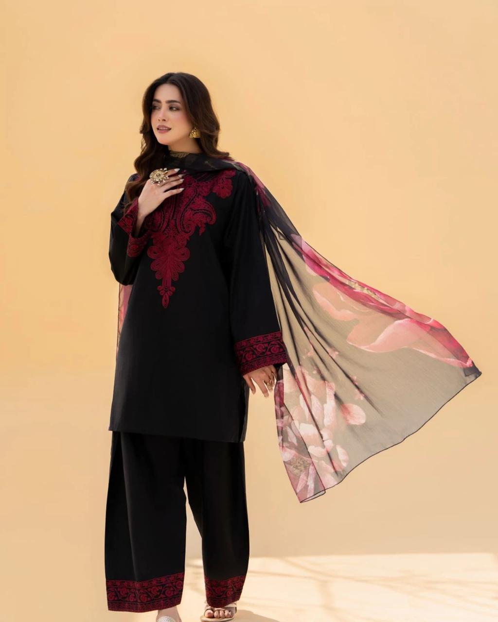 Zaroon Lawn 3pc Farshi Shalwar