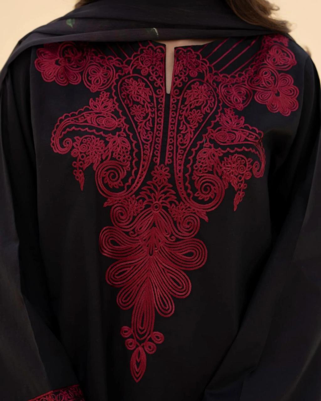 Zaroon Lawn 3pc Farshi Shalwar