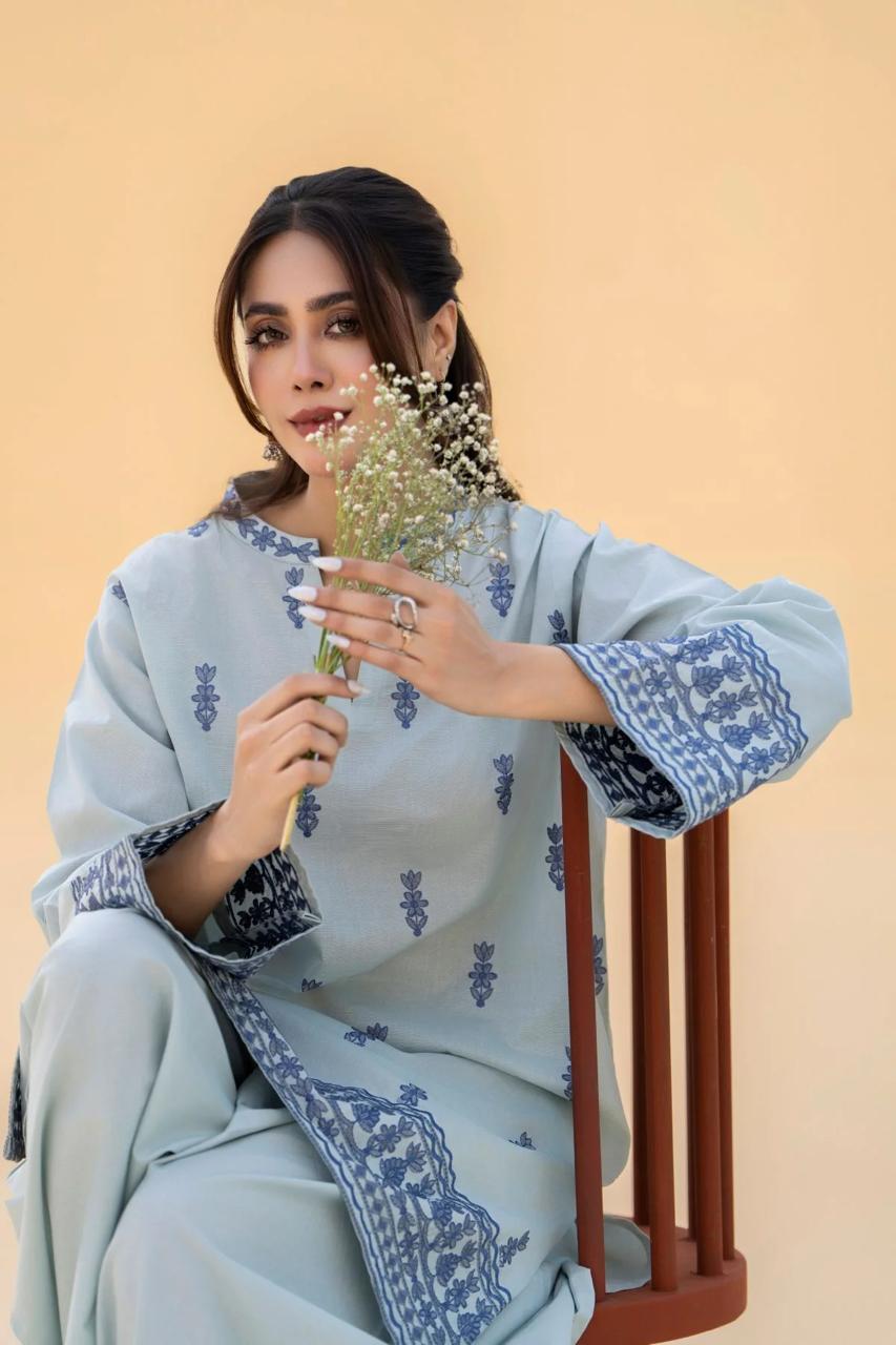 Daina Lawn 2PC