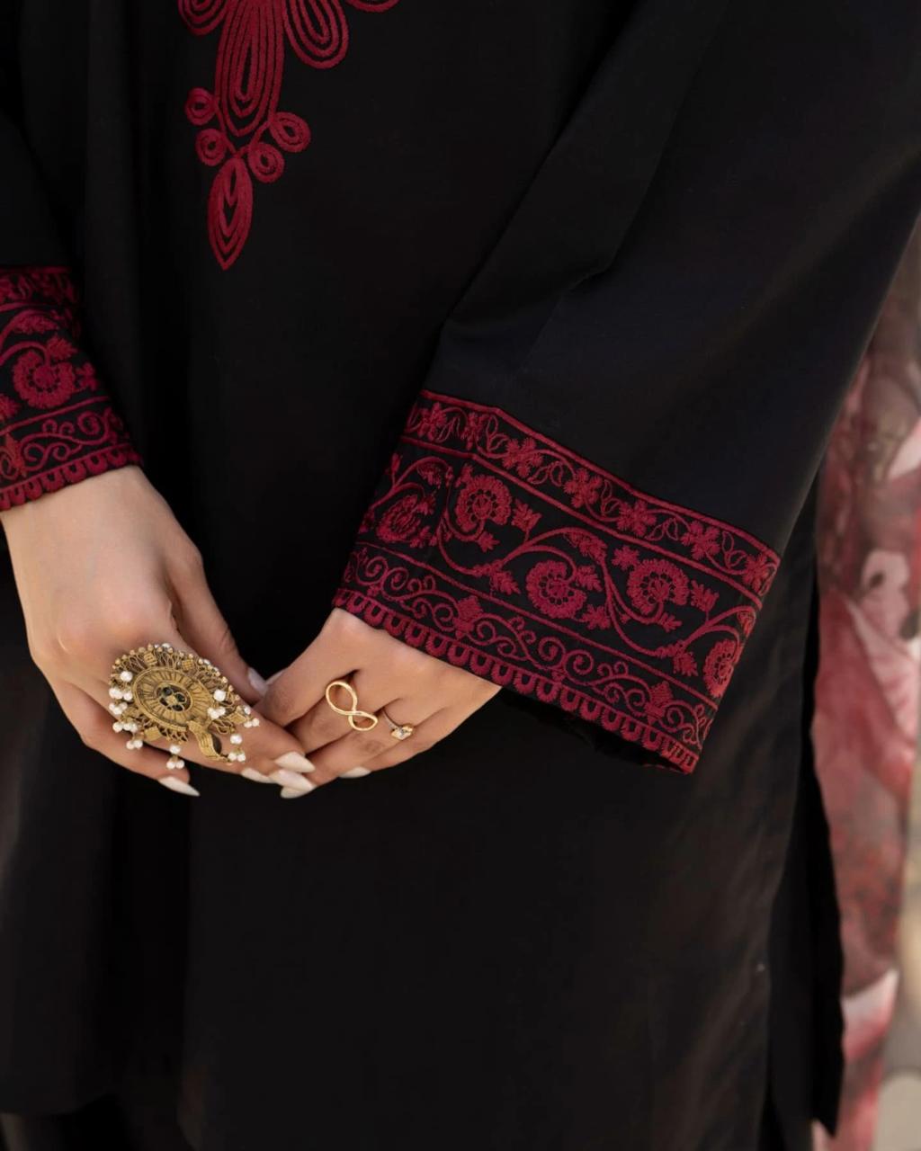 Zaroon Lawn 3pc Farshi Shalwar